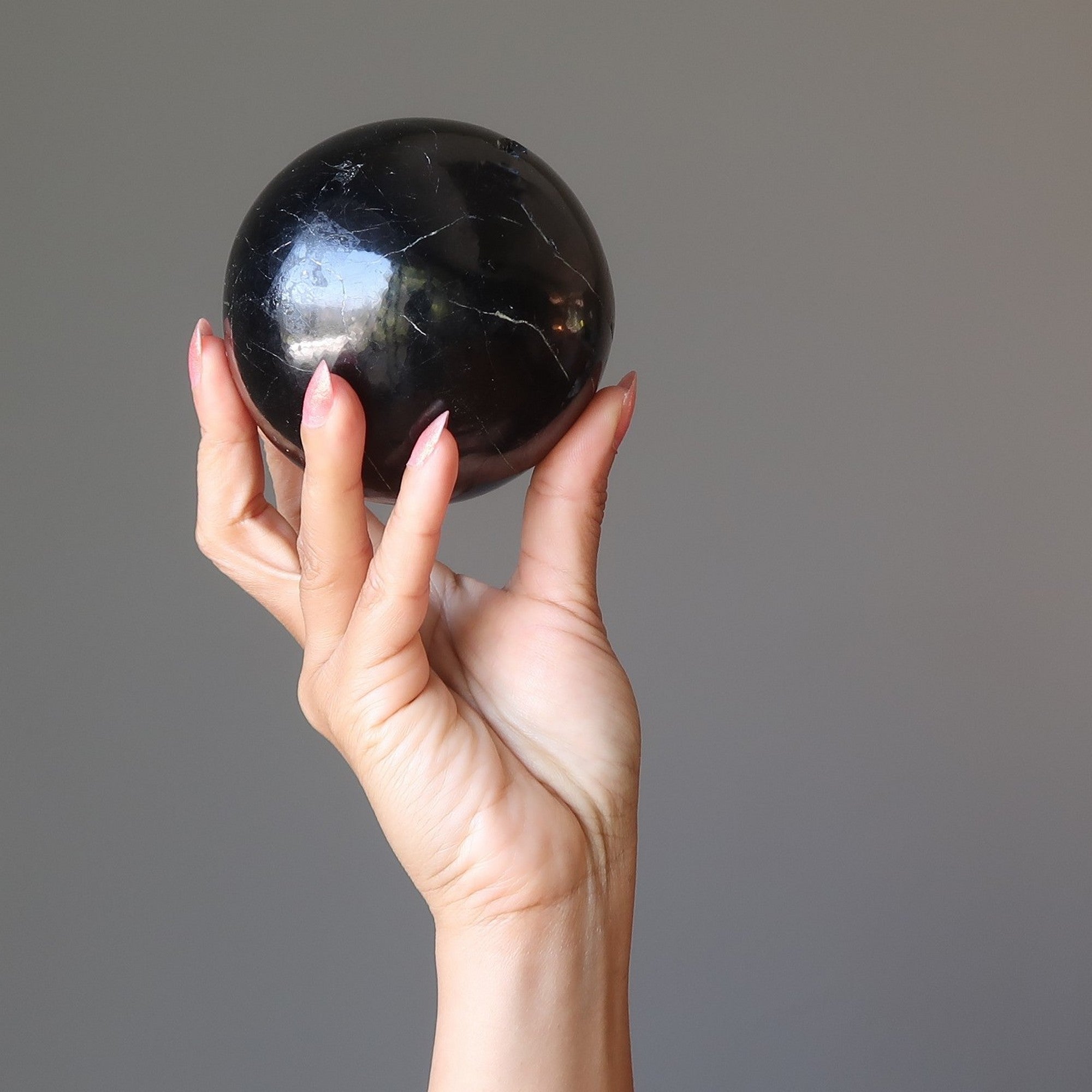 Boule de Protection en Cristal Tourmaline Noire