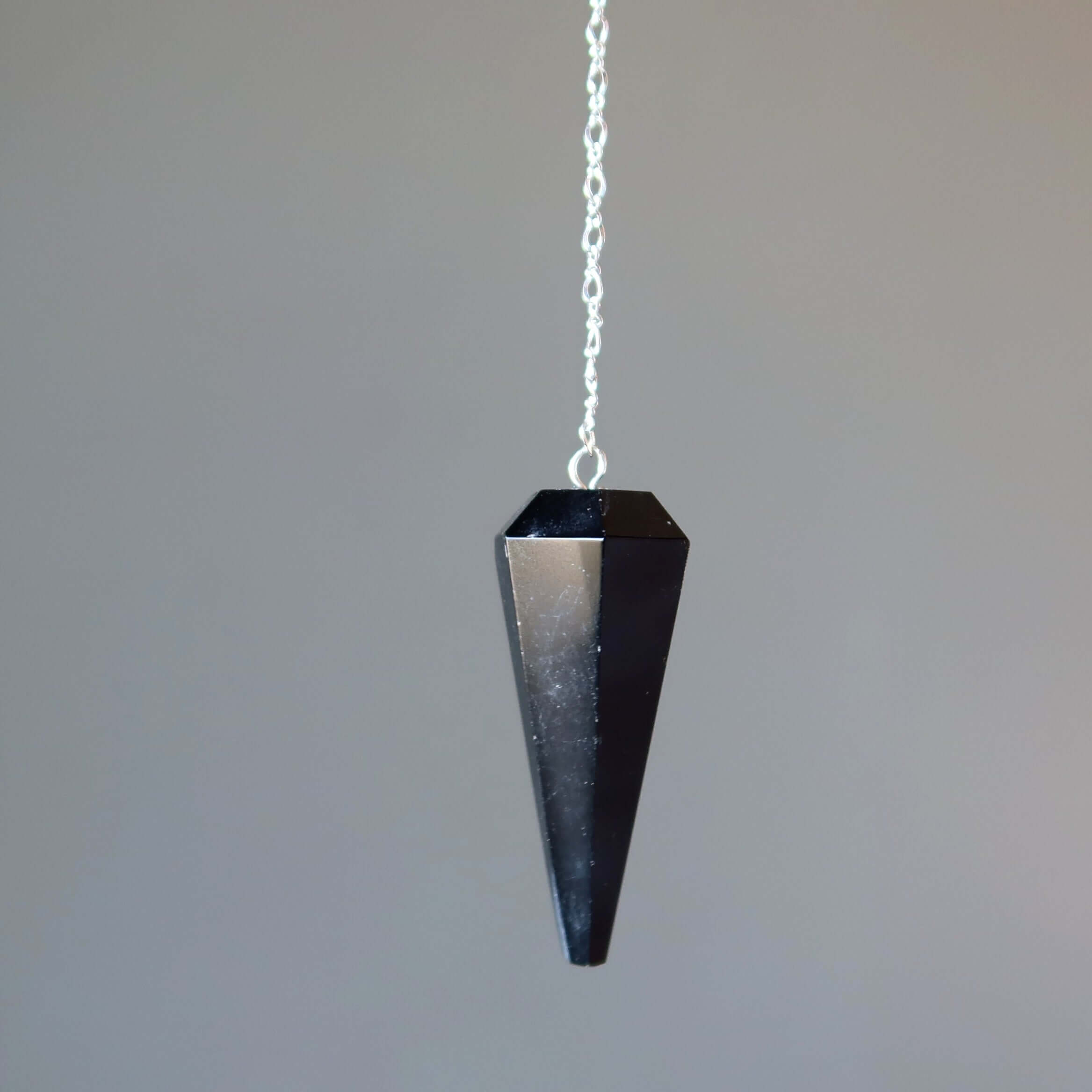 Pendentif en tourmaline noire hypnotique en argent sterling
