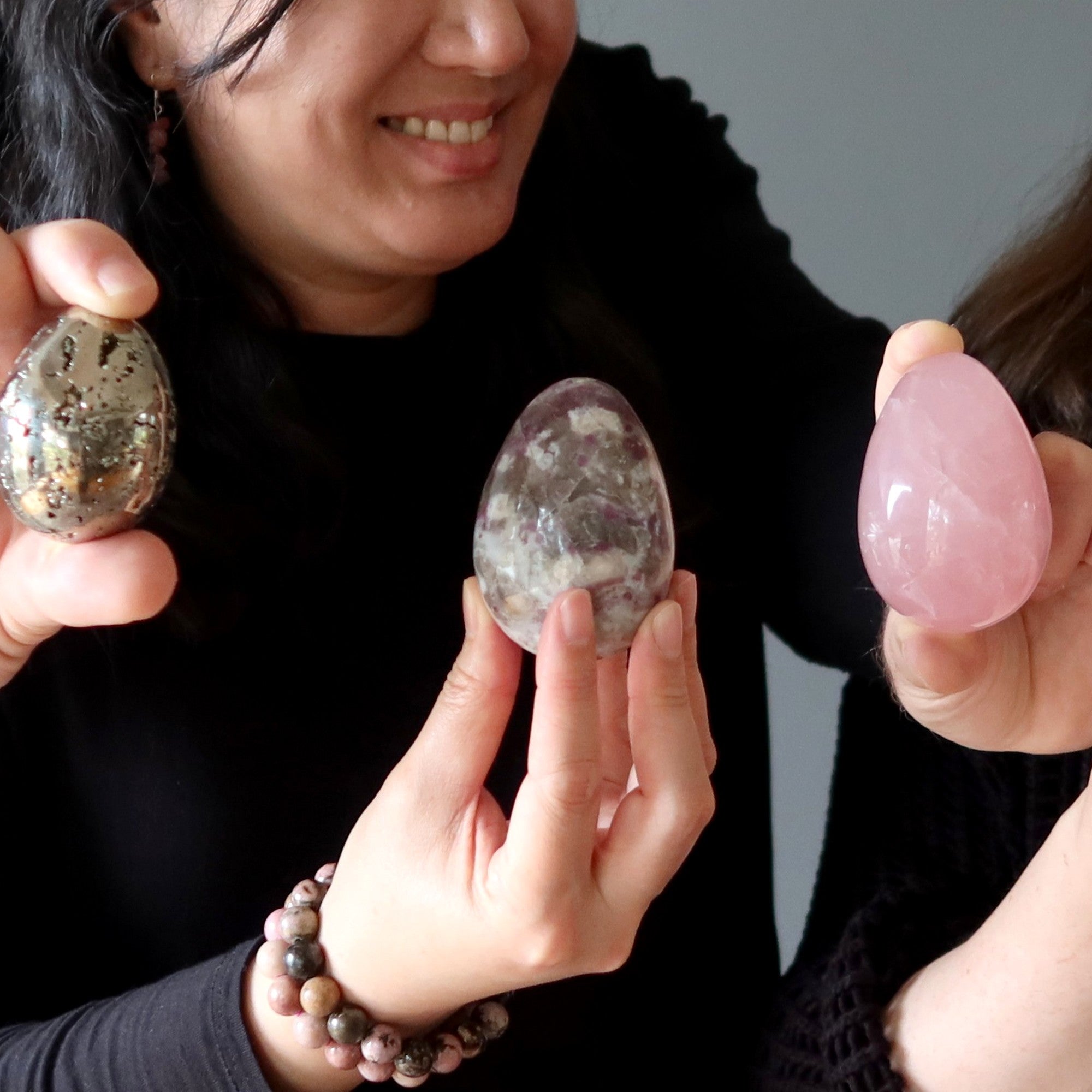 Œuf de tourmaline rouge Rubellite Éclat d'énergie d'amour Cristal