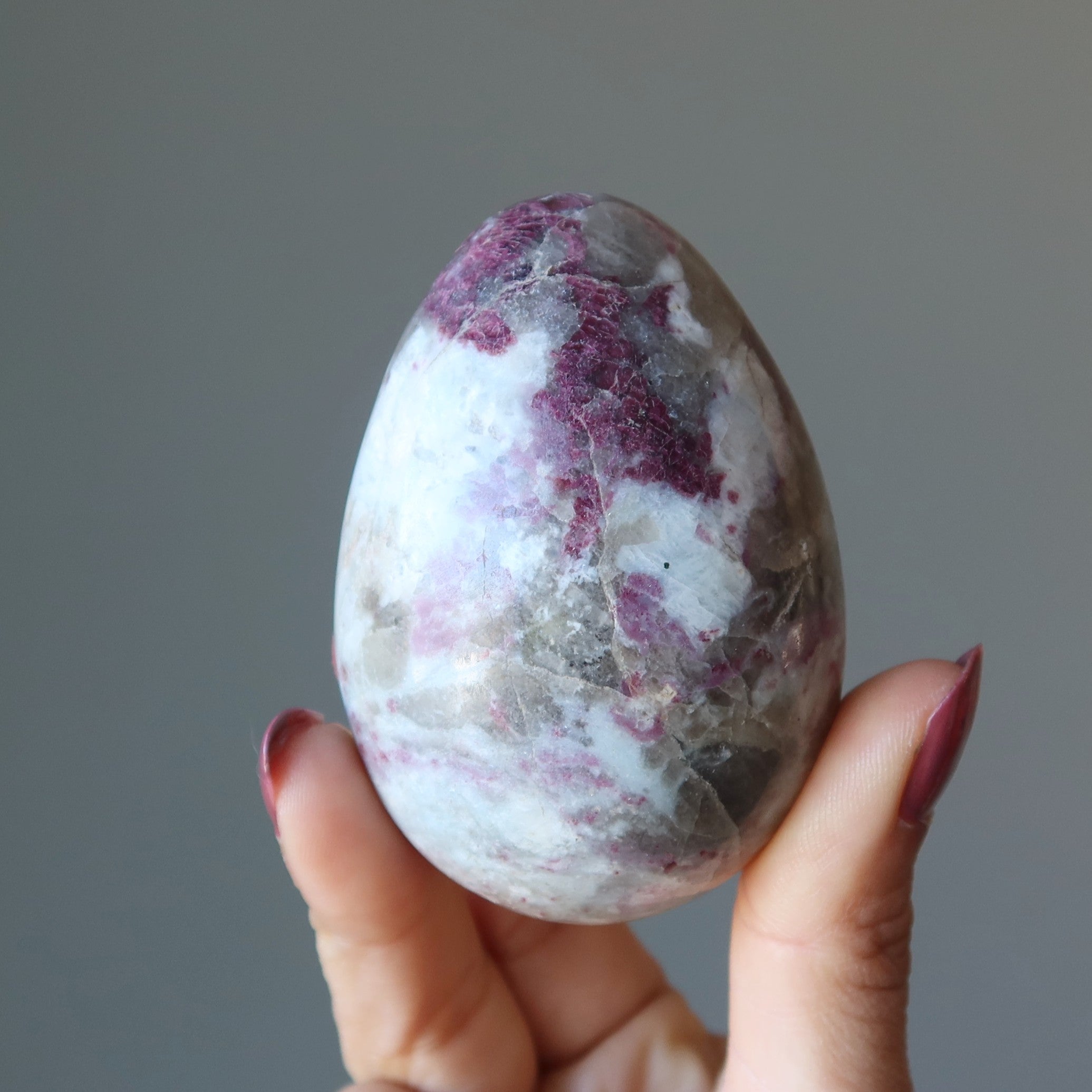 Œuf de tourmaline rouge Rubellite Éclat d'énergie d'amour Cristal