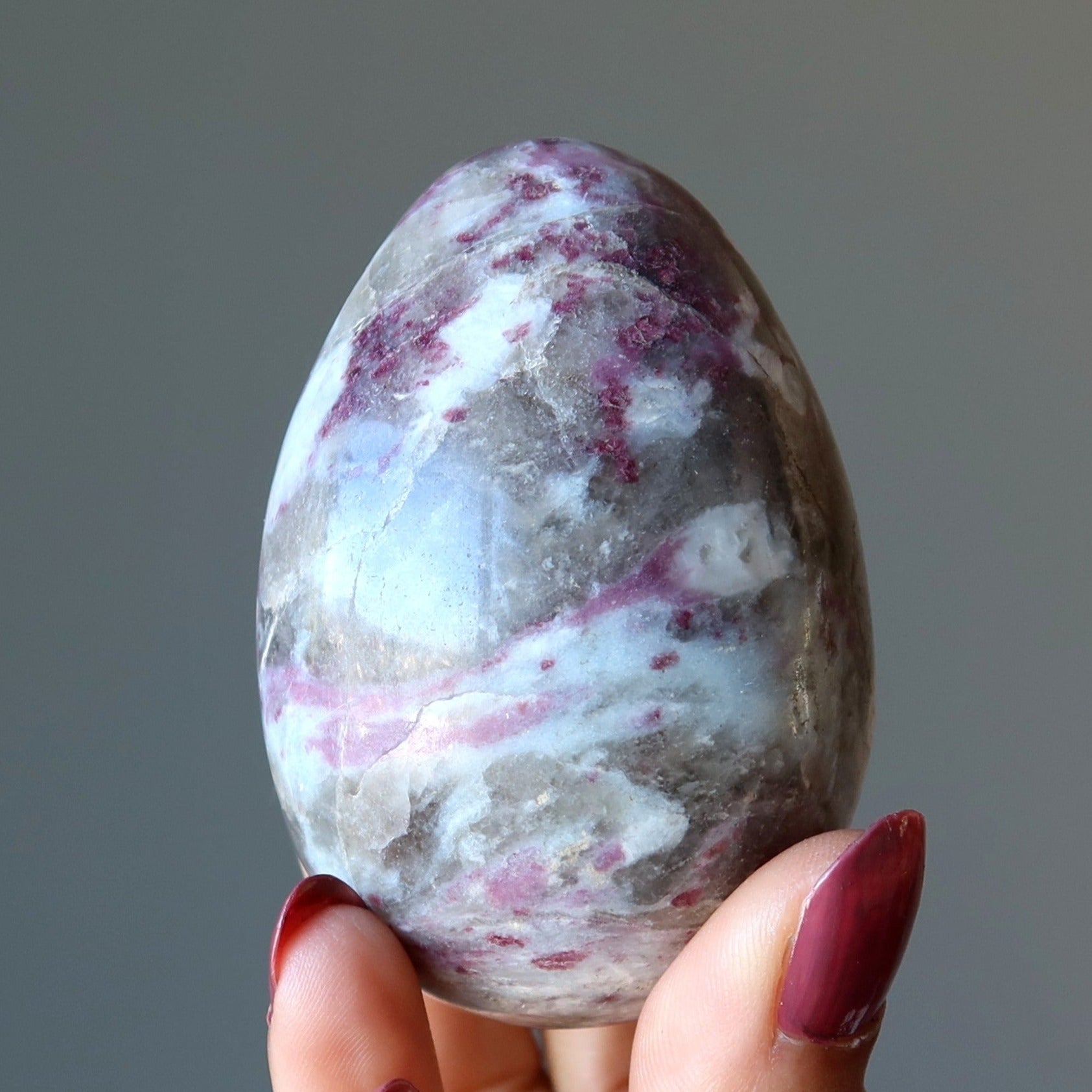 Œuf de tourmaline rouge Rubellite Éclat d'énergie d'amour Cristal