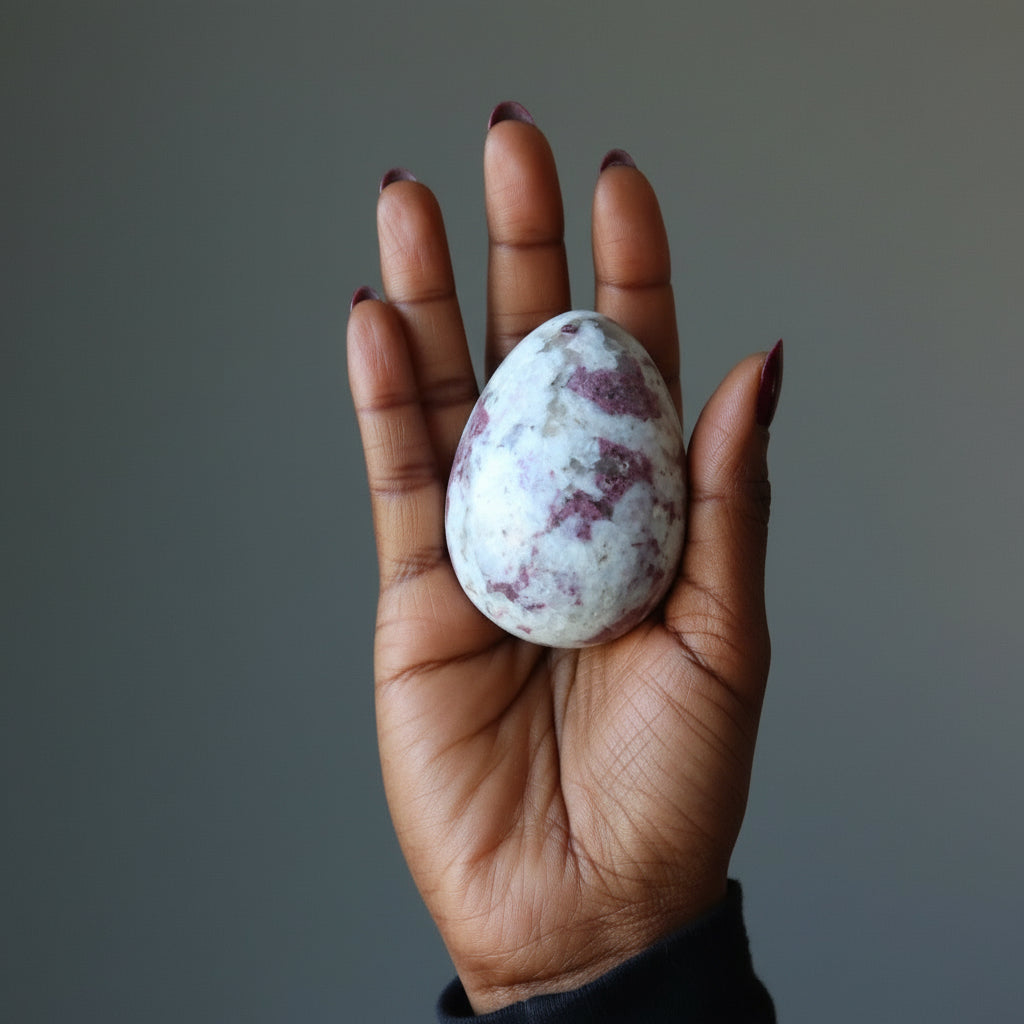 Œuf de tourmaline rouge Rubellite Éclat d'énergie d'amour Cristal