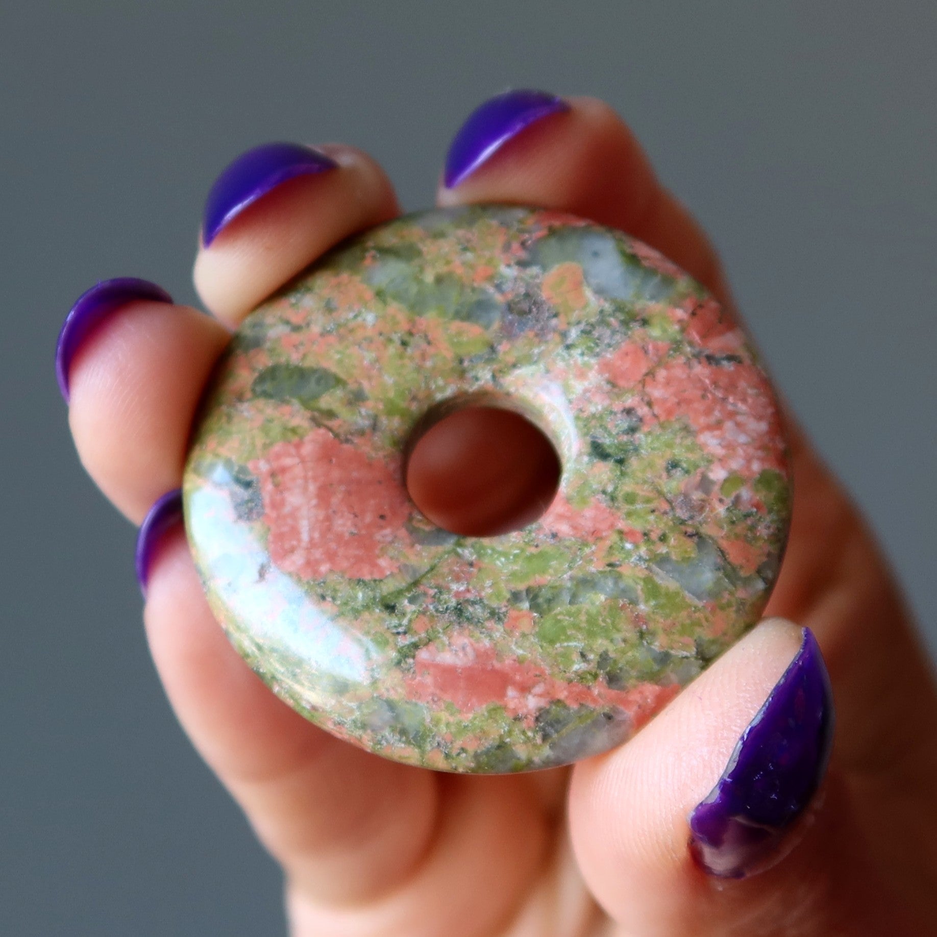 Support de donut en pierre gemme d'unakite créative