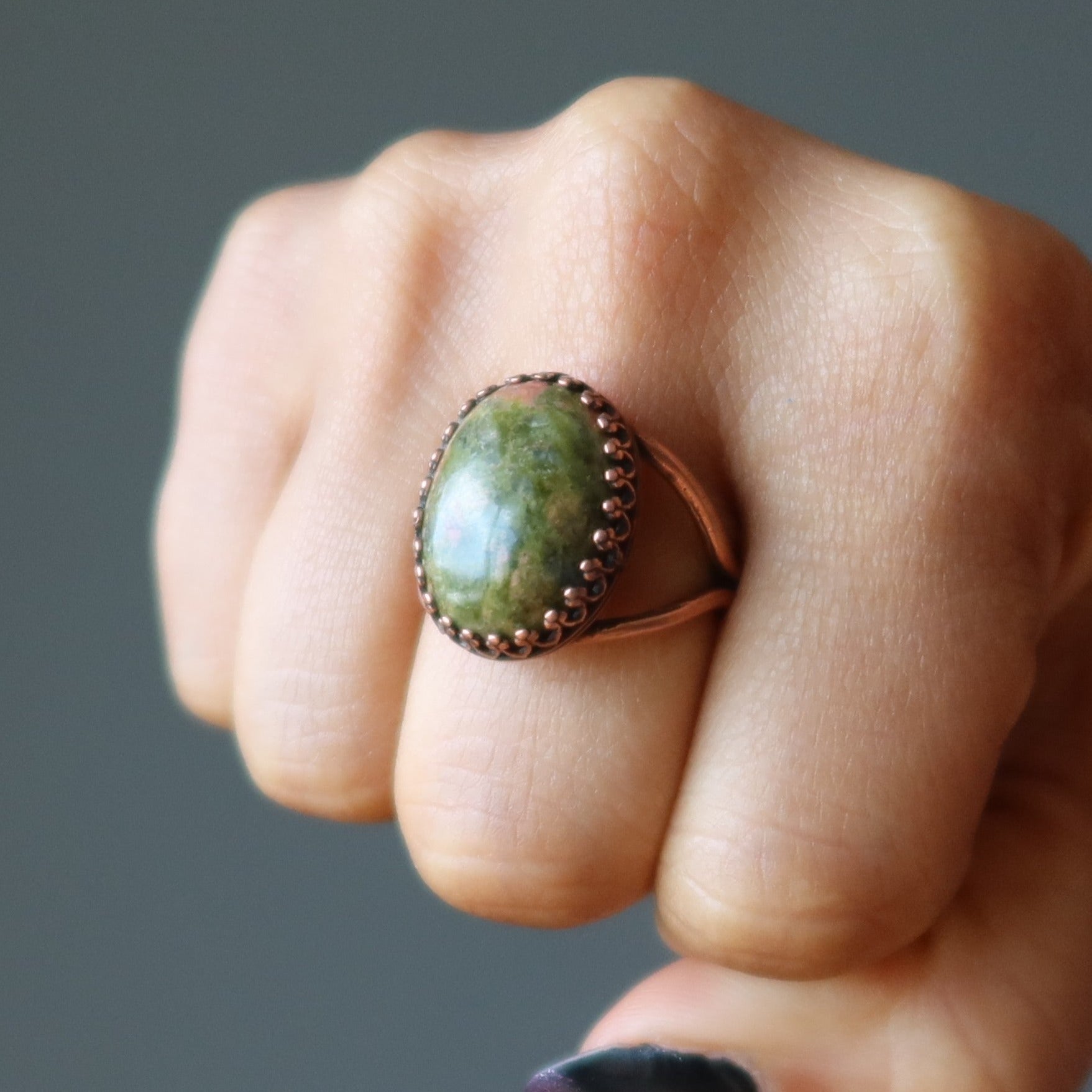 Bague en unakite Planète Terre en cuivre vieilli ajustable
